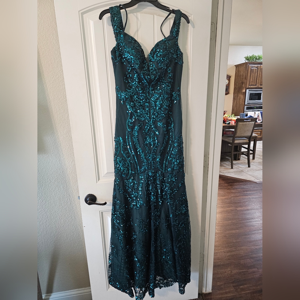 Elegant Forest Green Evening Gown